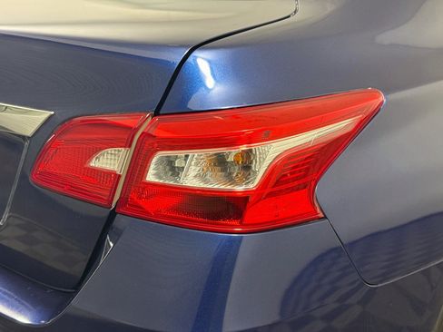 Used 2019 Nissan Sentra S FWD image 33