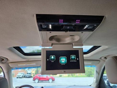 Used 2017 Chevrolet Suburban LT AWD/4WD image 31