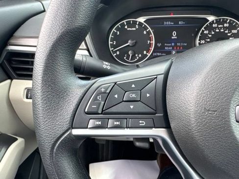 Used 2025 Nissan Altima 2.5 SV FWD image 32