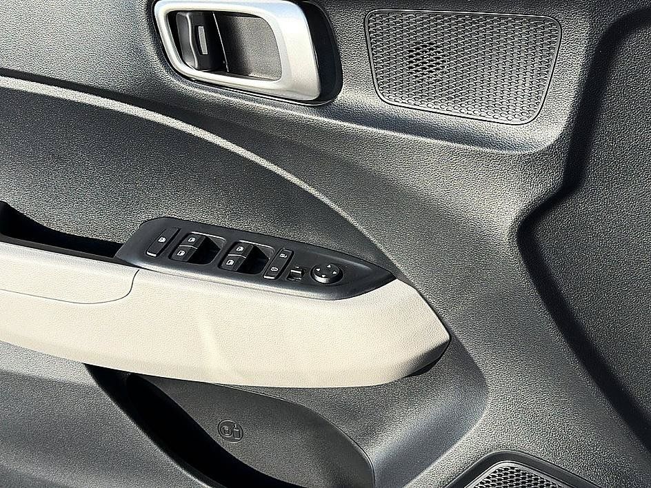 New 2026 Hyundai Venue SEL FWD image 16