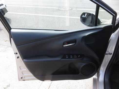 Used 2018 Toyota Prius Prime Plus w/ Carpet Mat Package FWD image 27