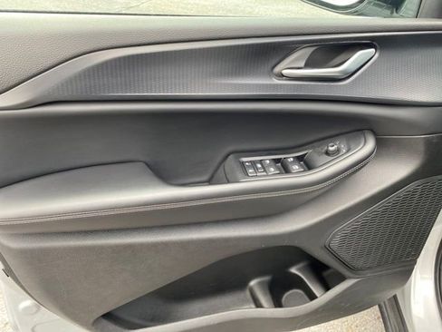 Used 2023 Jeep Grand Cherokee L Laredo image 14