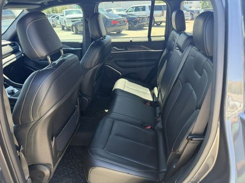 Used 2025 Jeep Grand Cherokee Limited w/ Luxury Tech Group II AWD/4WD image 6
