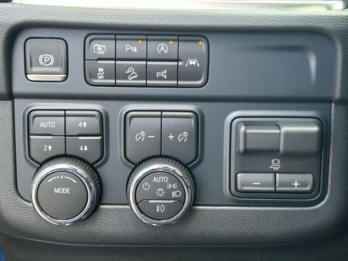 New 2026 Chevrolet Suburban Premier w/ Sun And Tow Package AWD/4WD image 31