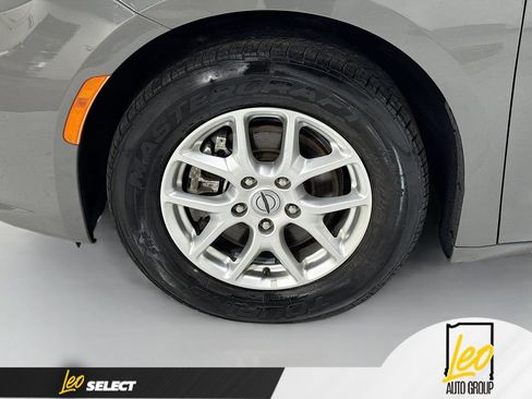 Used 2022 Chrysler Pacifica Touring-L FWD image 34