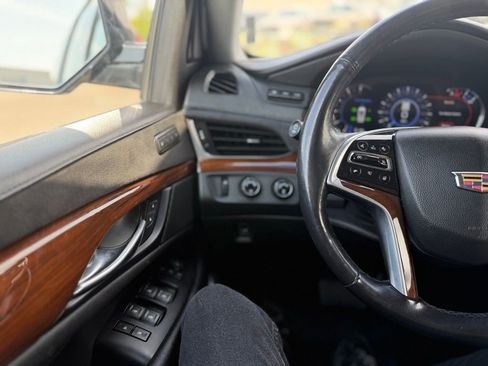 Used 2018 Cadillac Escalade ESV Premium Luxury image 8