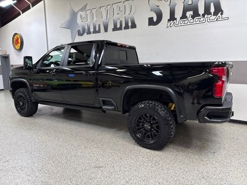 Used 2024 Chevrolet Silverado 2500 ZR2 w/ Technology Package image 6