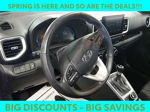 Used 2025 Hyundai Venue SEL image 6