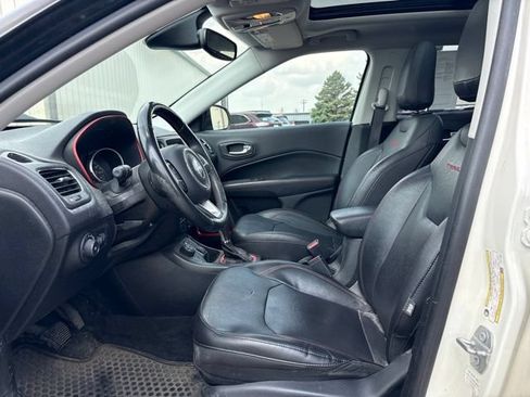 Used 2018 Jeep Compass Trailhawk AWD/4WD image 3