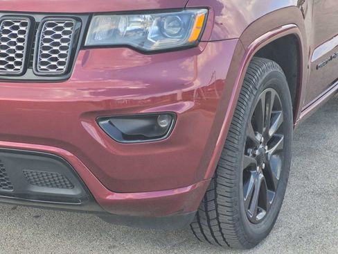 Used 2017 Jeep Grand Cherokee Altitude AWD/4WD image 11