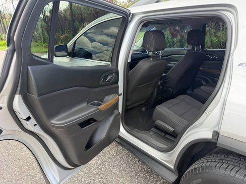 Used 2018 GMC Acadia SLE AWD/4WD image 17