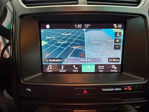 Used 2017 Ford Explorer XLT w/ XLT Technology Feature Bundle AWD/4WD image 16