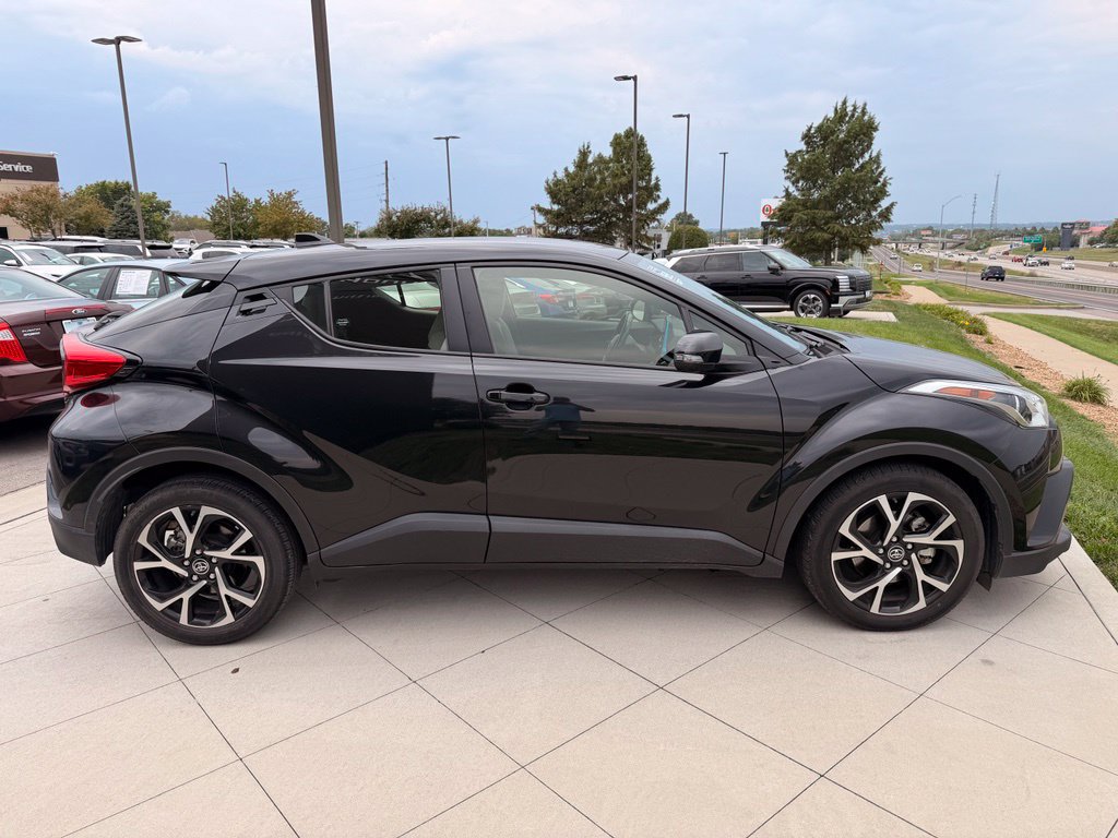 Used 2019 Toyota C-HR XLE FWD image 9