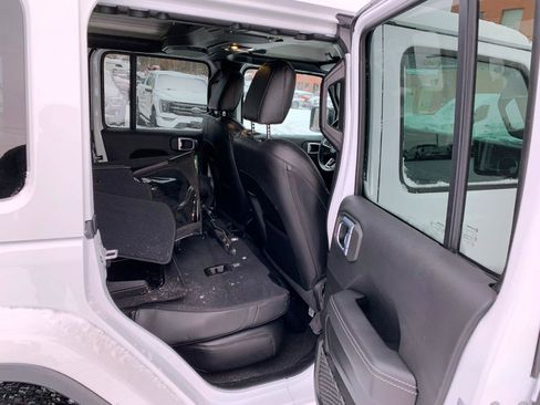 Used 2021 Jeep Wrangler Unlimited Sahara w/ Uconnect 4C Nav & Sound Group AWD/4WD image 12