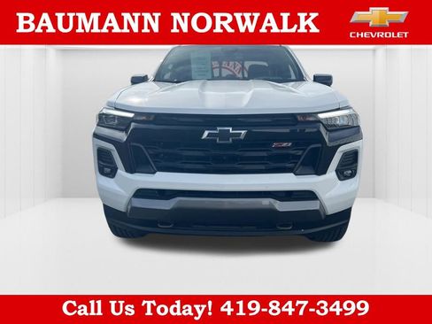 Used 2023 Chevrolet Colorado Z71 w/ Z71 Convenience Package 2 AWD/4WD image 3