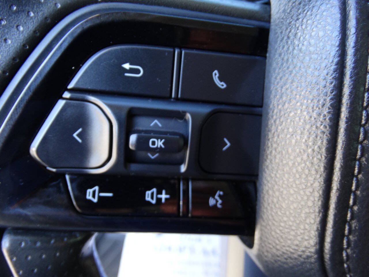Used 2022 Toyota Tundra 4x4 CrewMax SR image 14