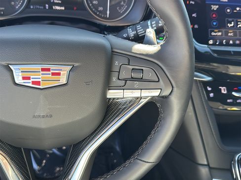 Used 2025 Cadillac XT6 Sport w/ Technology Package image 15