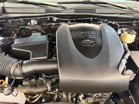 Used 2019 Toyota Tacoma TRD Sport w/ Technology Package RWD image 32