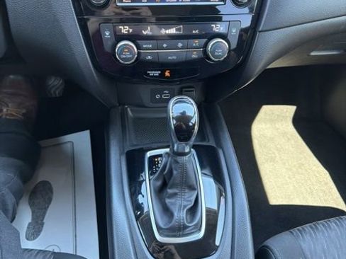 Used 2019 Nissan Rogue SV image 24