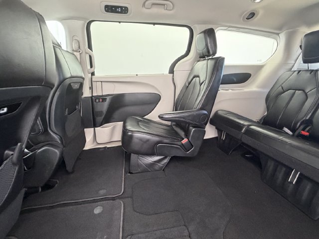 Used 2024 Chrysler Pacifica Touring-L FWD image 26