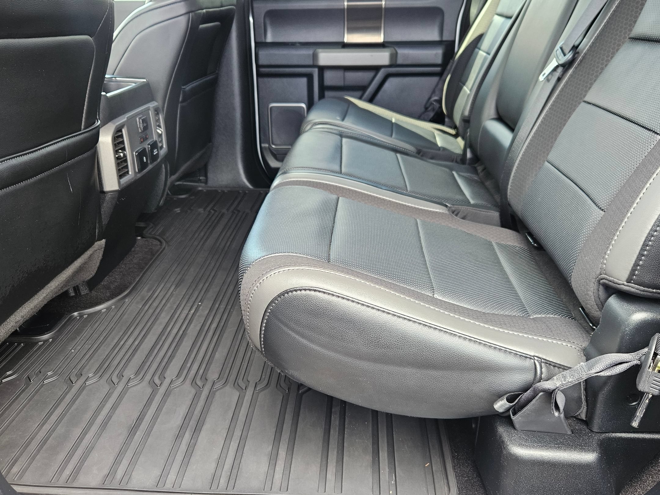 Used 2019 Ford F150 Raptor w/ Equipment Group 802A Luxury AWD/4WD image 25
