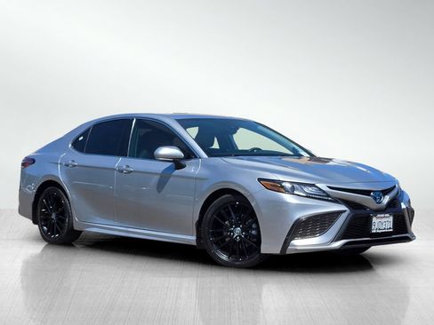 Used 2022 Toyota Camry XSE FWD image 2