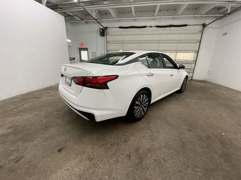Used 2025 Nissan Altima 2.5 SV image 6