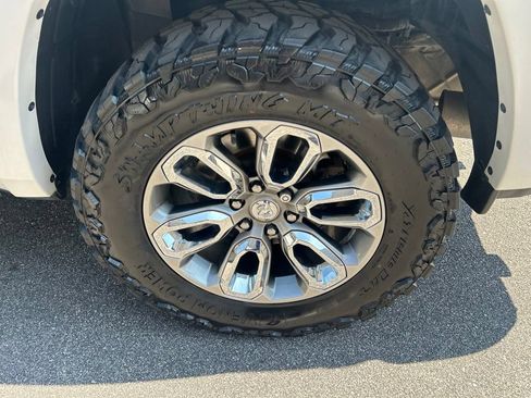Used 2019 RAM 1500 Laramie w/ Sport Appearance Package AWD/4WD image 15