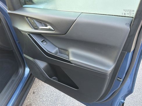 Used 2025 Chevrolet Equinox LT FWD image 14