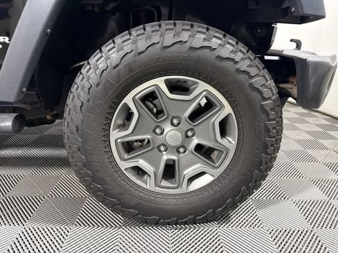 Used 2016 Jeep Wrangler Unlimited Rubicon w/ Connectivity Group AWD/4WD image 11