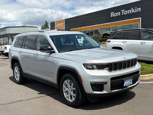 Used 2023 Jeep Grand Cherokee L Limited AWD/4WD image 2