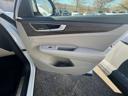 Used 2024 Volkswagen Atlas SEL Premium R-Line image 31