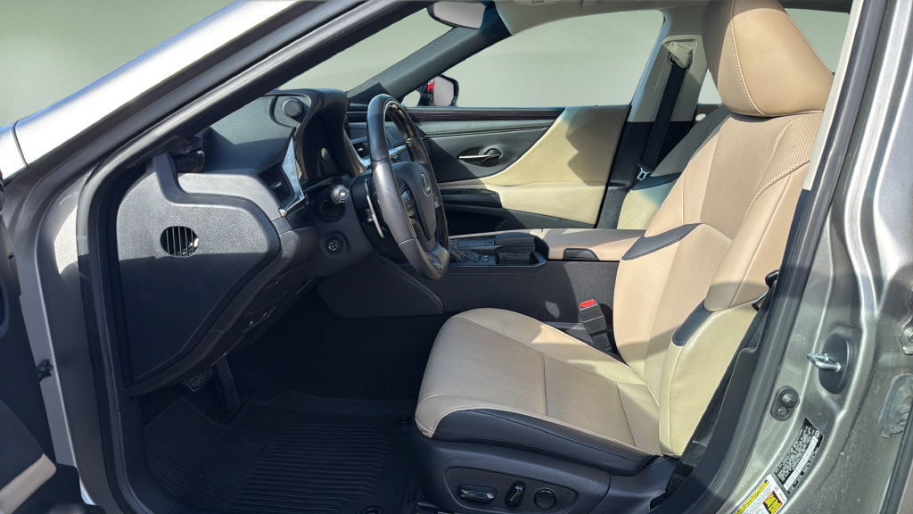 Used 2020 Lexus ES 300h w/ Premium Package FWD image 12