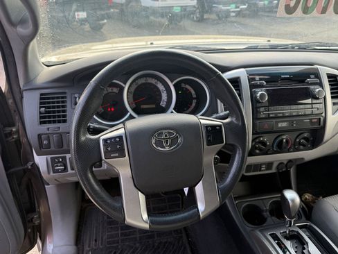 Used 2012 Toyota Tacoma 4x4 Access Cab V6 w/ SR5 Pkg image 15