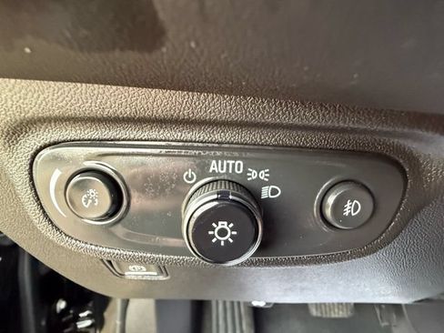 Used 2024 GMC Terrain SLT AWD/4WD image 17