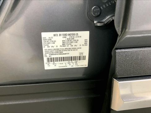 Used 2022 Ford Explorer Platinum w/ Equipment Group 601A AWD/4WD image 35