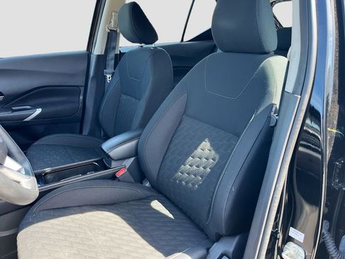 Used 2023 Nissan Kicks SV w/ Interior Electronics Package FWD image 18