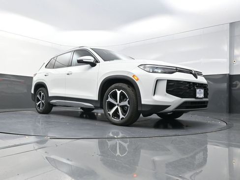 New 2026 Volkswagen Tiguan SE FWD image 21