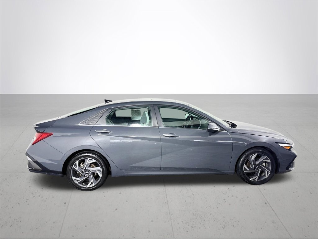 Used 2024 Hyundai Elantra Limited FWD image 5