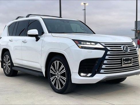 Used 2025 Lexus LX 600 4WD w/ Luxury Package image 3