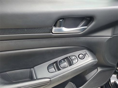 Used 2024 Nissan Altima 2.5 SV image 18