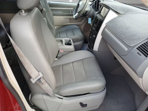 Used 2008 Dodge Grand Caravan SXT w/ Entertainment Group 2 FWD image 19