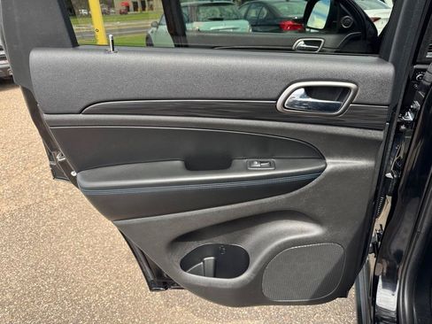 Used 2019 Jeep Grand Cherokee Laredo AWD/4WD image 20