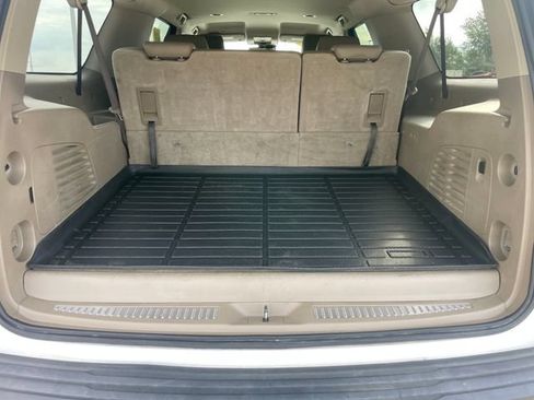 Used 2017 Chevrolet Suburban LT RWD image 32