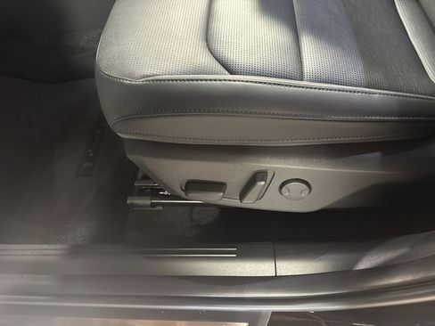 Certified 2025 Kia Niro SX Touring image 17