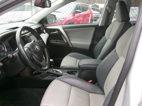 Used 2015 Toyota RAV4 Limited image 13