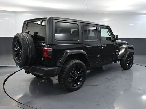 Used 2023 Jeep Wrangler Unlimited Sahara image 6