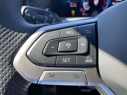 Certified 2026 Volkswagen Tiguan SE R-Line FWD image 21