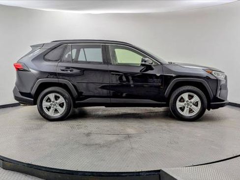 Used 2019 Toyota RAV4 XLE w/ Convenience Package image 9