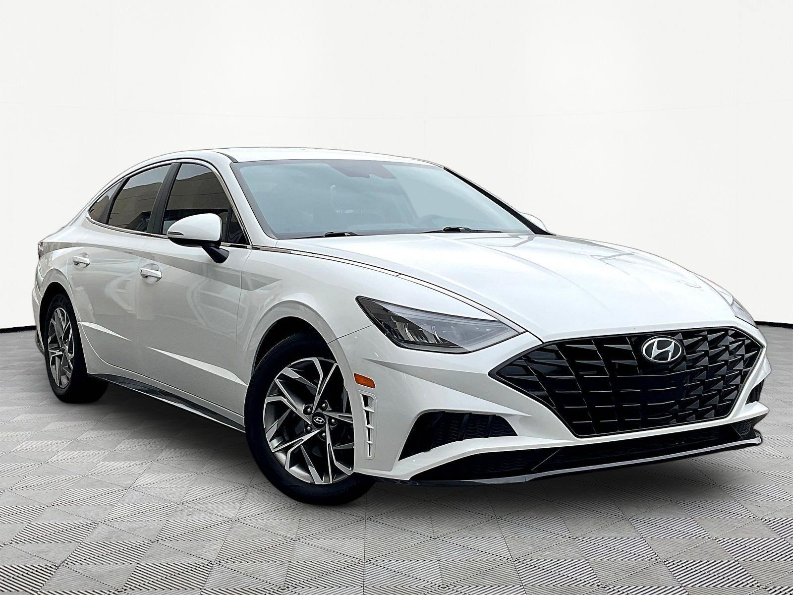 Used 2022 Hyundai Sonata SEL w/ Cargo Package FWD image 3